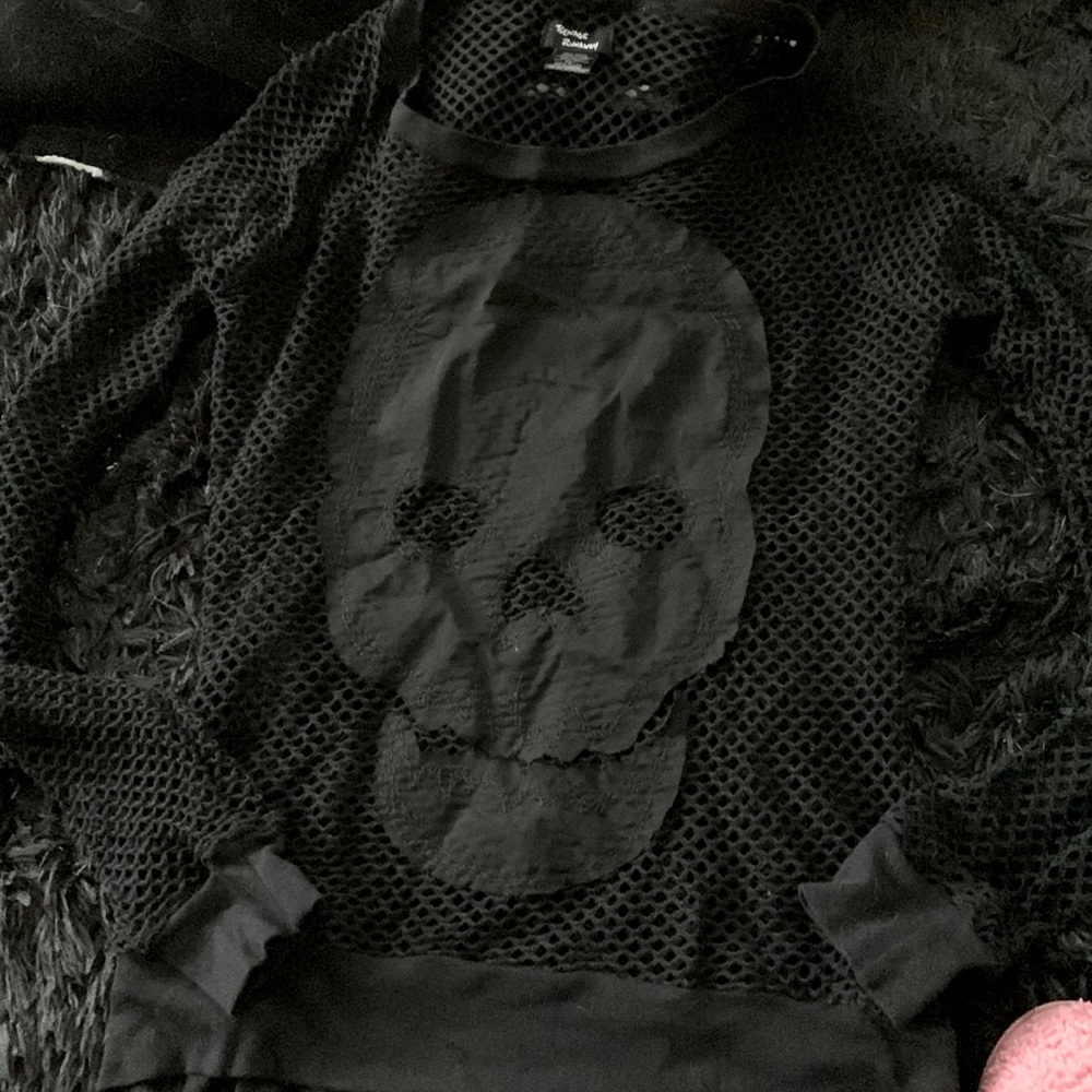 Teenage Runaway size MD skull mesh shirt